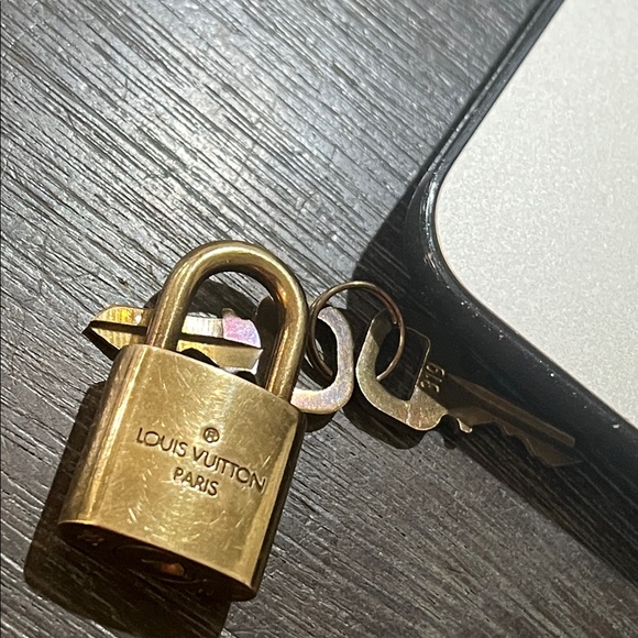AUTHENTIC Louis Vuitton Brass Padlock with Keys - Picture 8 of 9